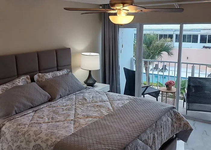 Nassau Harbour Cozy 2 Bedroom Condo