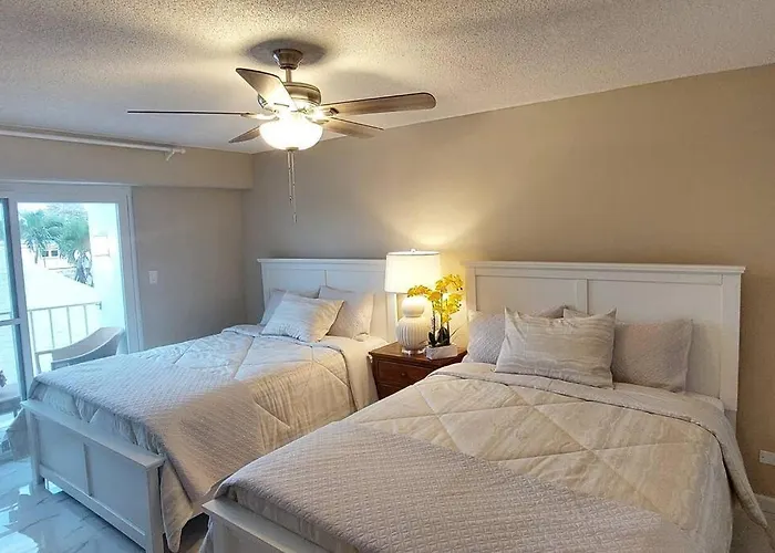 Nassau Harbour Cozy 2 Bedroom Condo